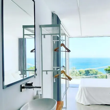 La Del Mar Bed & Breakfast *